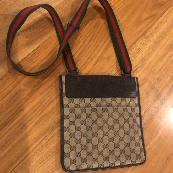 Gucci Handbags - Crossbag, authentic Gucci
